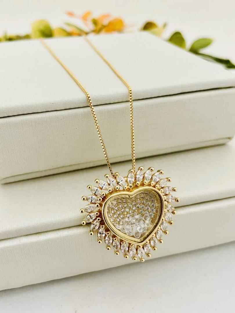 Colar Com Pingente Coração Cravejado