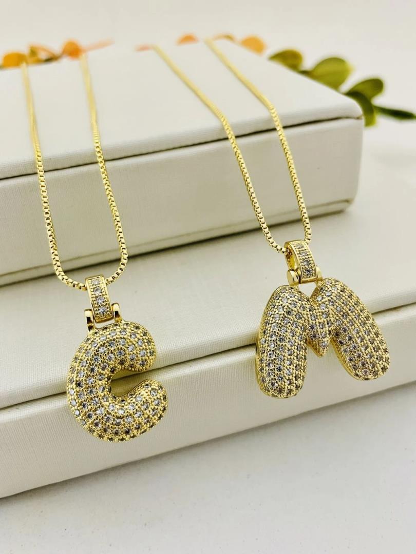 Colar com Pingente Inical Letras C e M