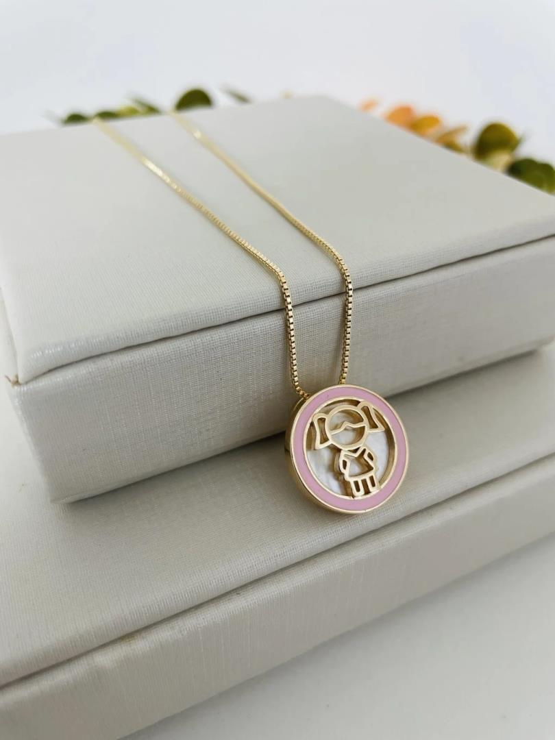 Colar com Pingente Menina