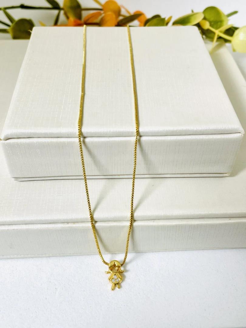 Colar com Pingente Menina