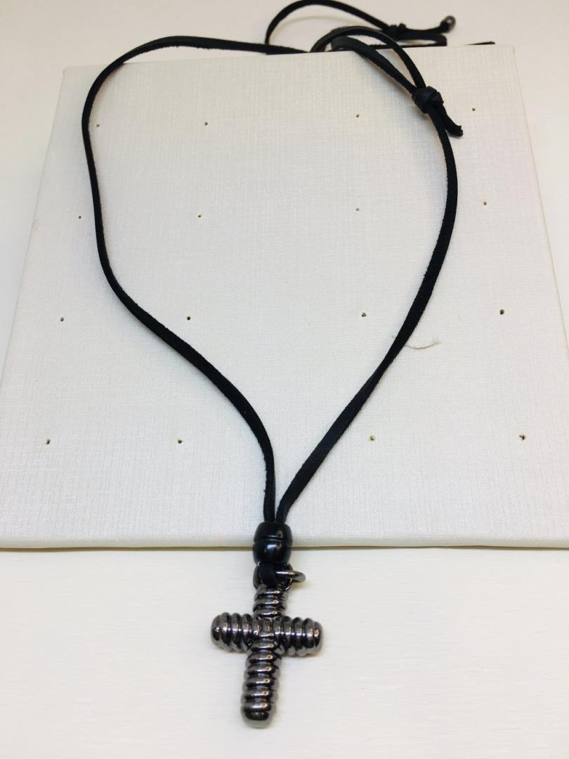 Colar De Courino Regulável Com Pingente Ródio Negro