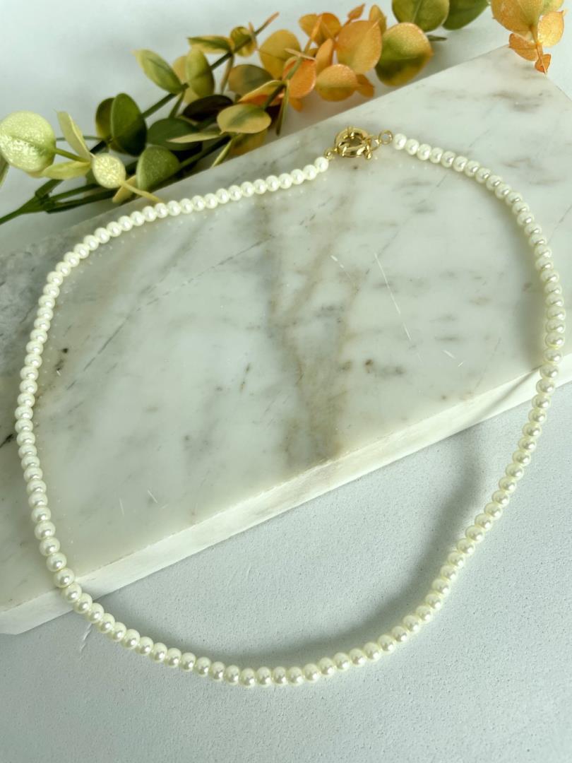 Colar de Micropérolas com Fecho Bóia