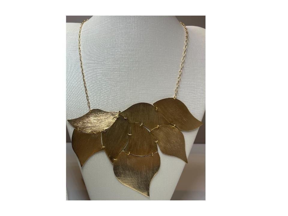 Colar Formato Folhas Banho Fosco