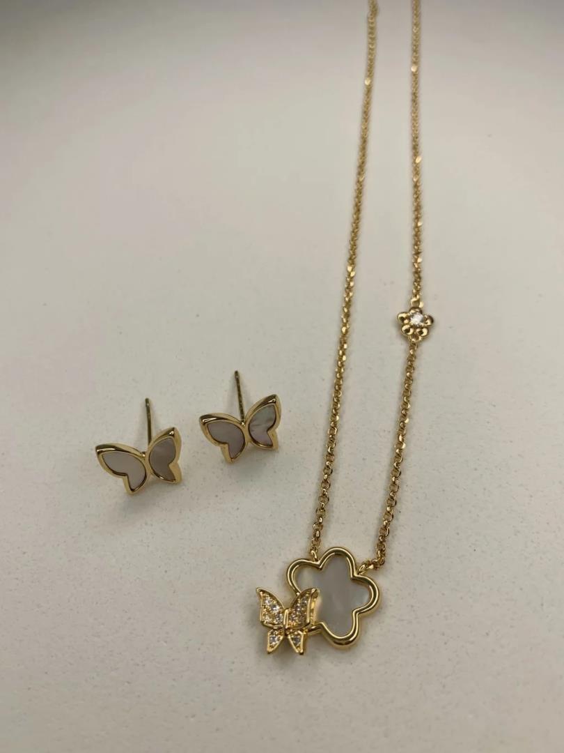 Conjunto Colar e Brinco Borboleta Com Detalhes Em Madrepérola