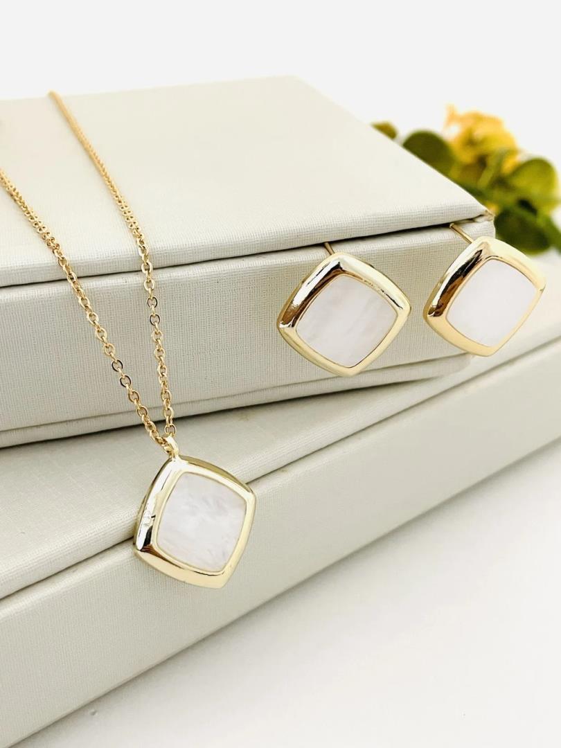 Conjunto Colar e Brinco Madrepérola