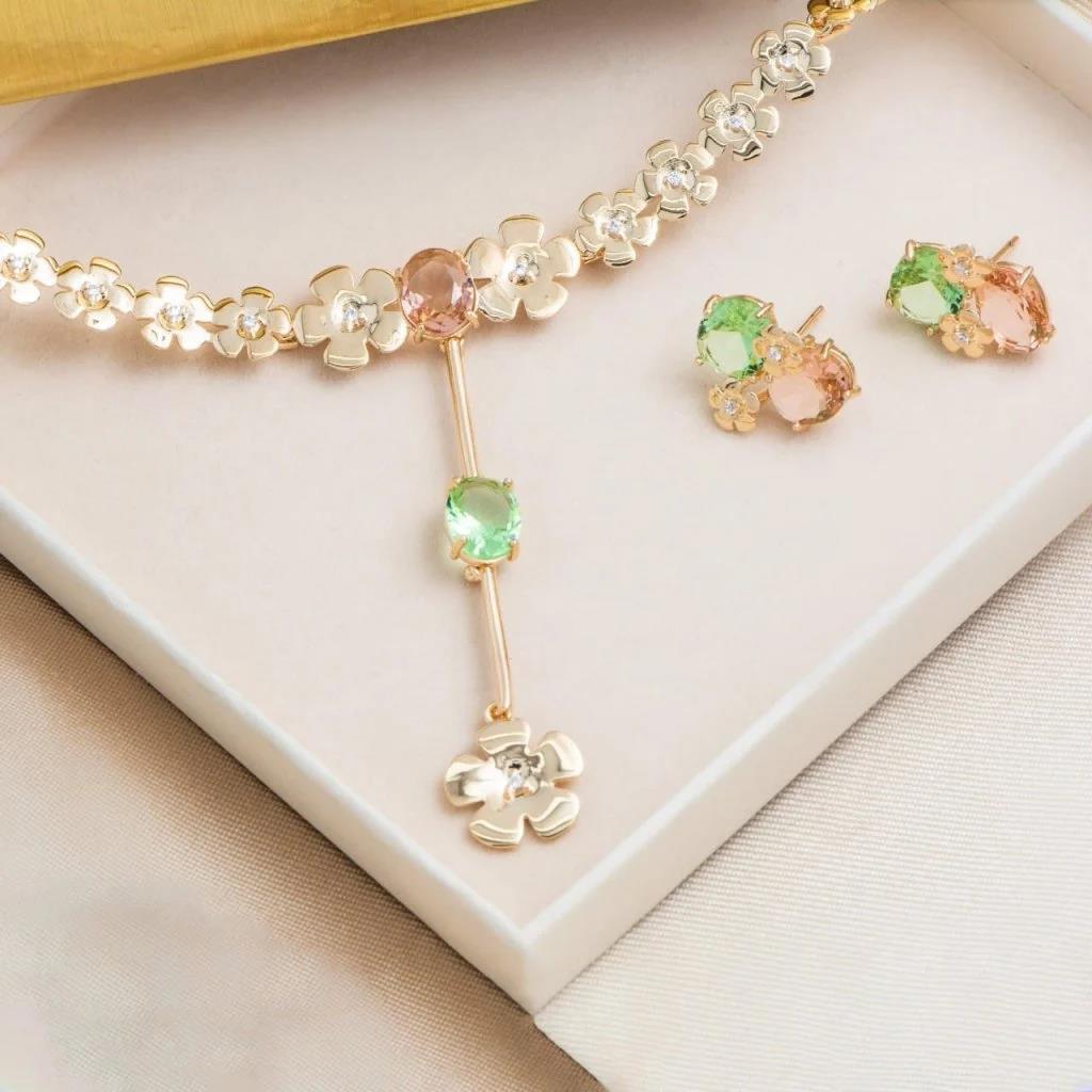 Conjunto Luxo Colar E Brinco Com Pedras Verde E Rosa