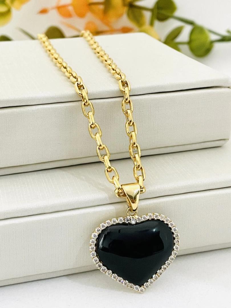 Corrente com Pingente Coração Pedra cor Preta
