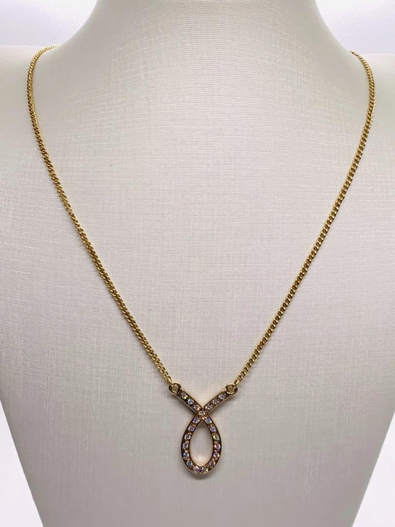 Corrente Com Pingente Símbolo Do Laço