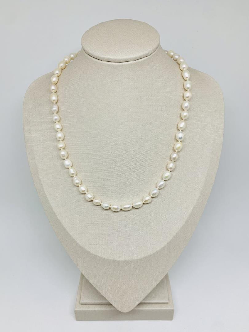 Gargantilha De Pérolas Cutivadas Com Fecho Bóia