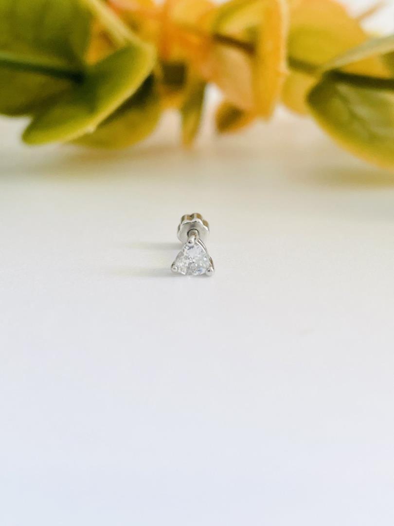 Piercing de Prata Ponto de Luz Formato Coração