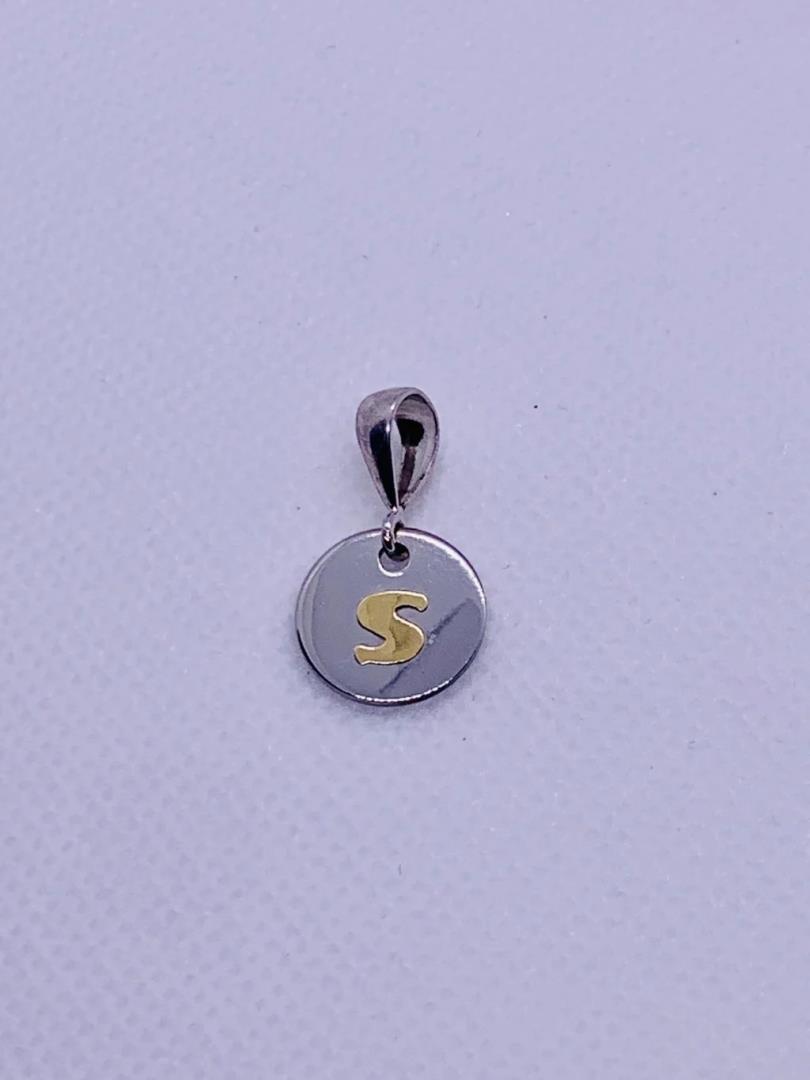 Pingente De Aço Redondo Letra S Folheada A Ouro