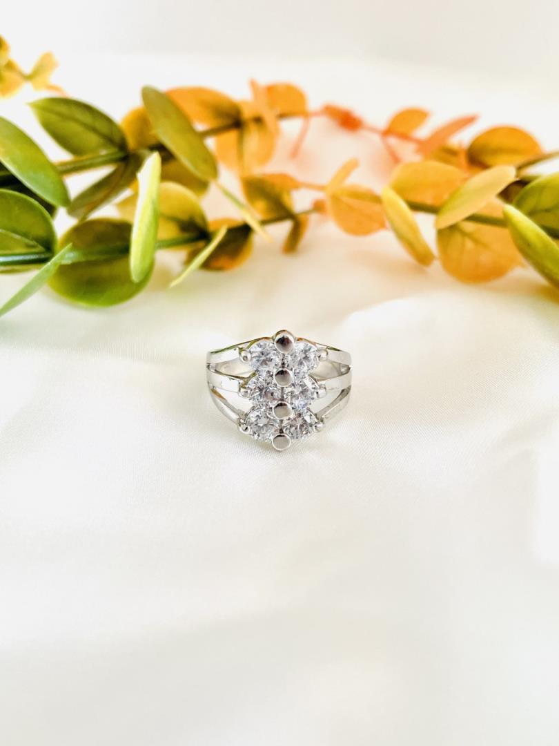 Anel de Prata com Banho de Ródio Aro 18 - Imagem 2