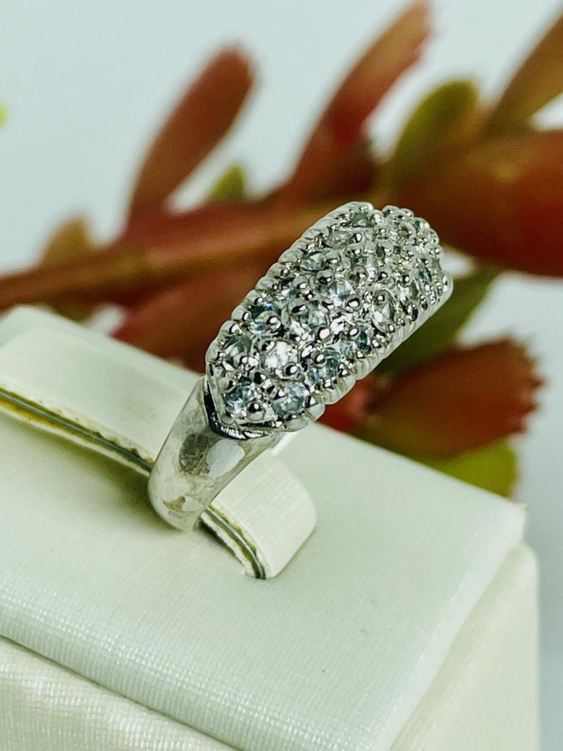 Anel de Prata com Banho de Ródio e Zircônias Cravejadas Aro 19