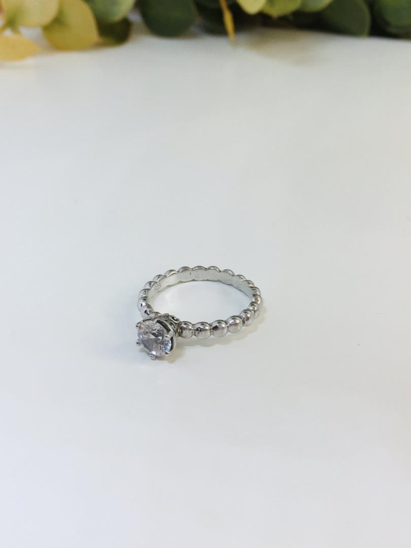 Anel De Prata Com Pedra Zirconia Redonda Centralizada