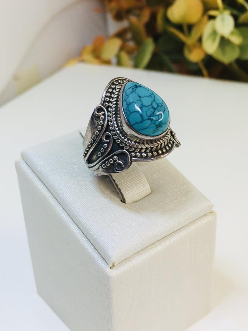 Anel De Prata Envelhecida Com Pedra Azul Turquesa Formato Gota Centralizada
