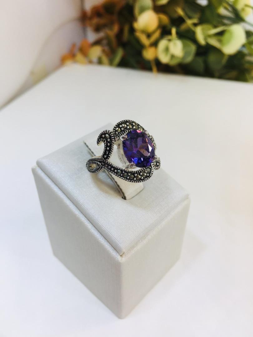 Anel de Prata Macassita Com Pedra Ametista