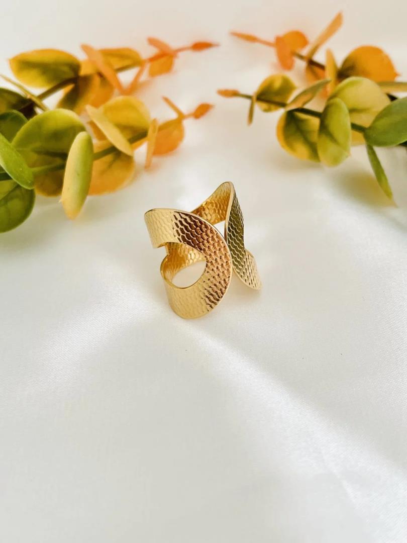 Anel Formato X com Banho de Ouro