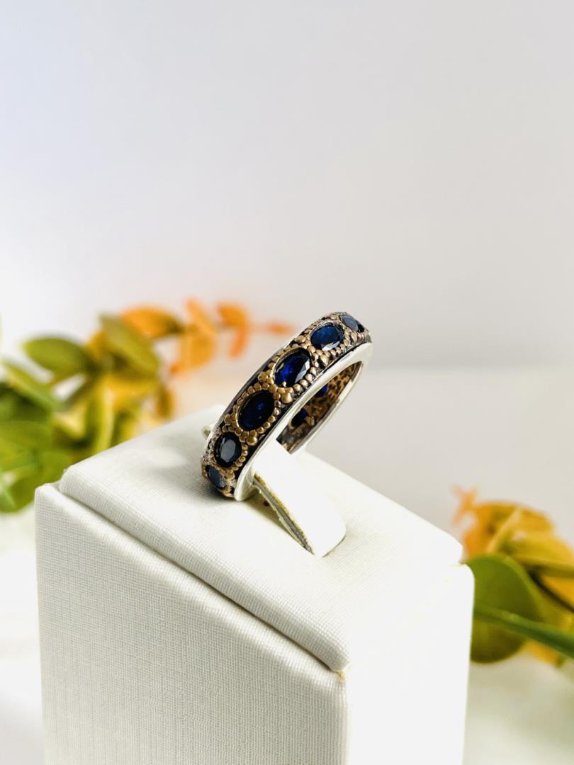 Aliança de Prata Envelhecida com Pedras Safira Azul