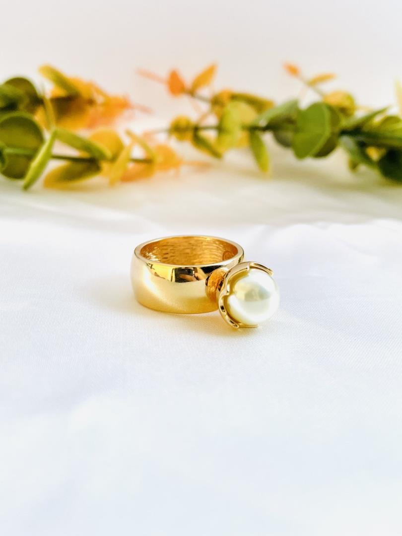 Anel Largo com Pérola Centralizada