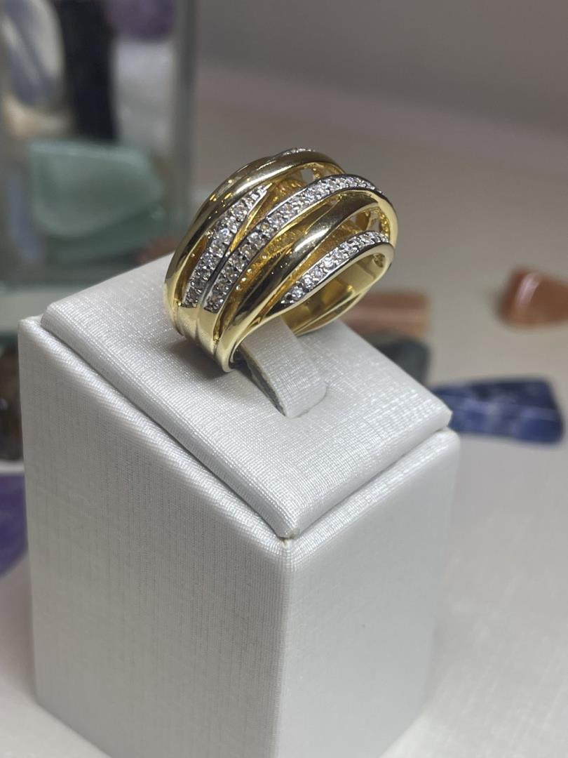 Anel Largo Com Zircônias Cravejadas