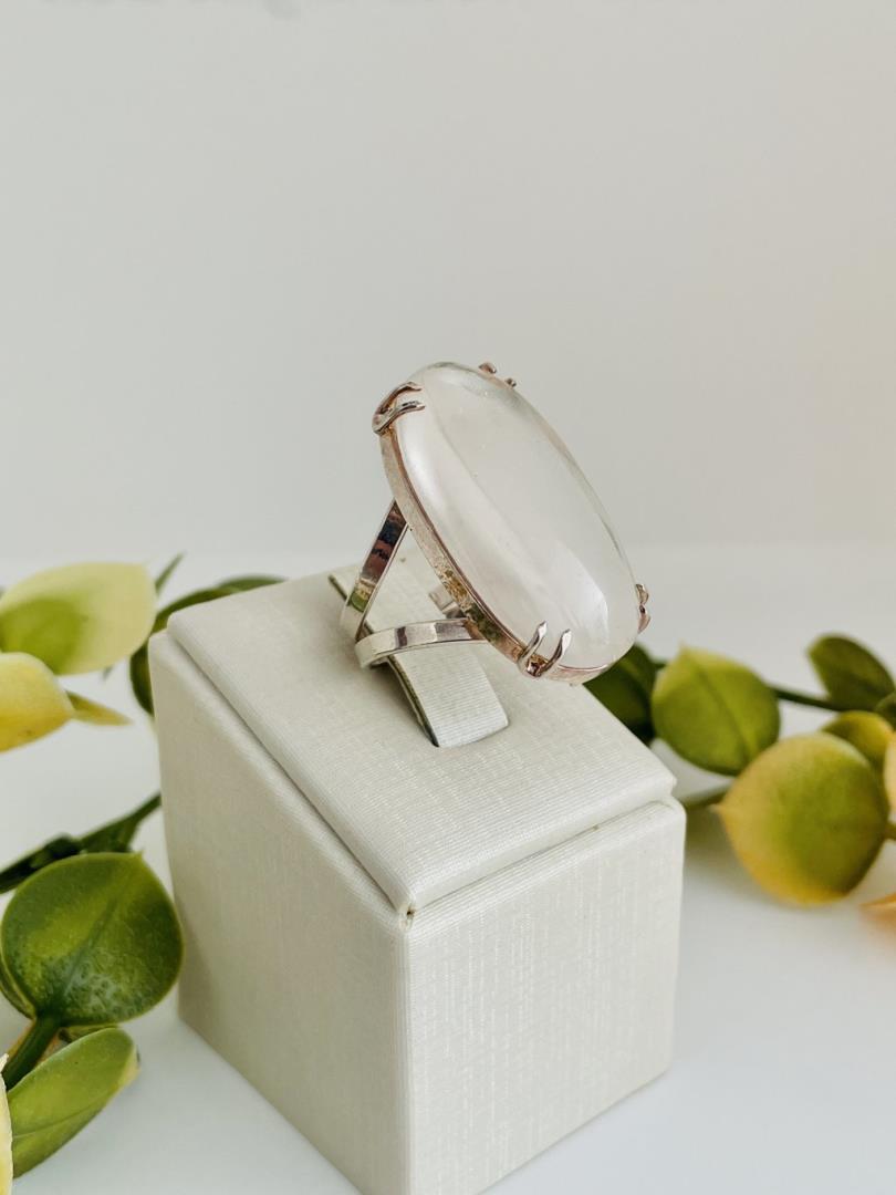 Anel Pedra Oval Leitosa