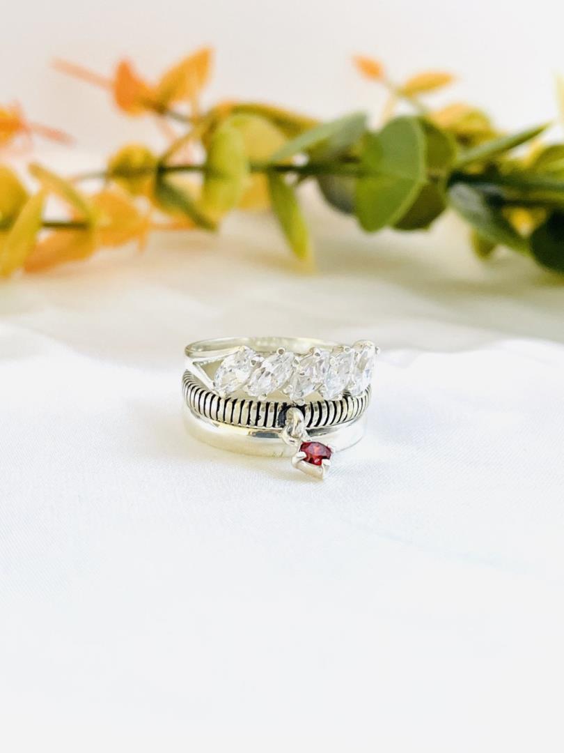Anel Triplo de Prata com Pedra Vermelho Rubi
