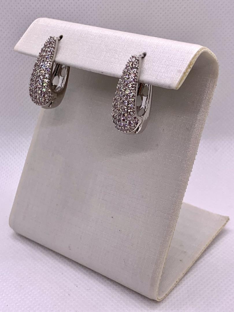 Argola Média Oval Fechada Cravejada - Imagem 2