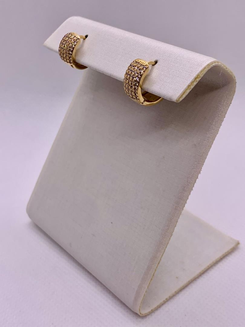 Argola Pequena Fechada Cravejada