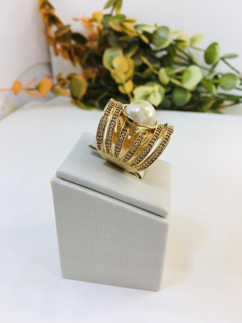 Anel 6 Alianças Com Pérola Média Centralizada