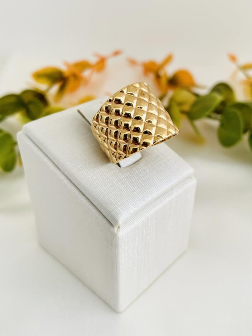 Anel Ajustável com Detalhes em Alto Relevo