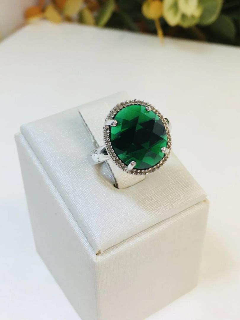 Anel Banho De Rodio Com Pedra Verde Facetada