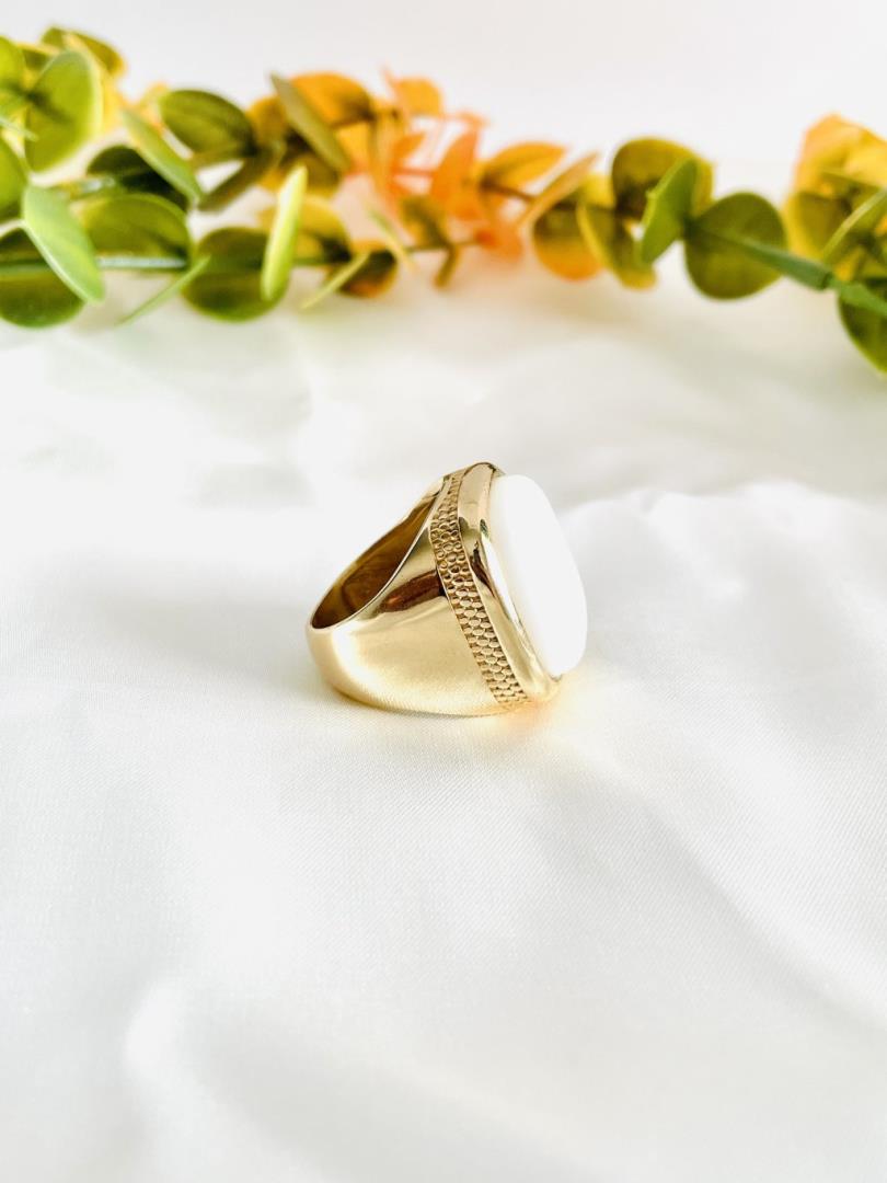 Anel com Pedra Branca