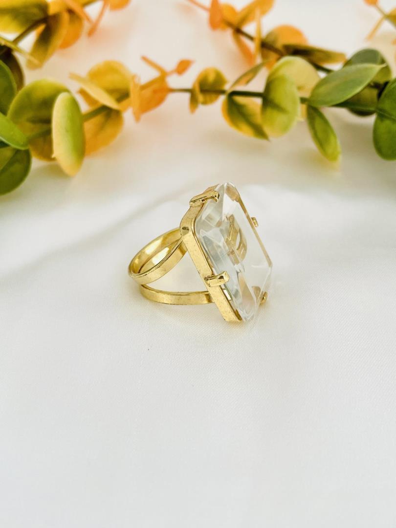 Anel com Pedra de Vidro Quadrada Aro 18