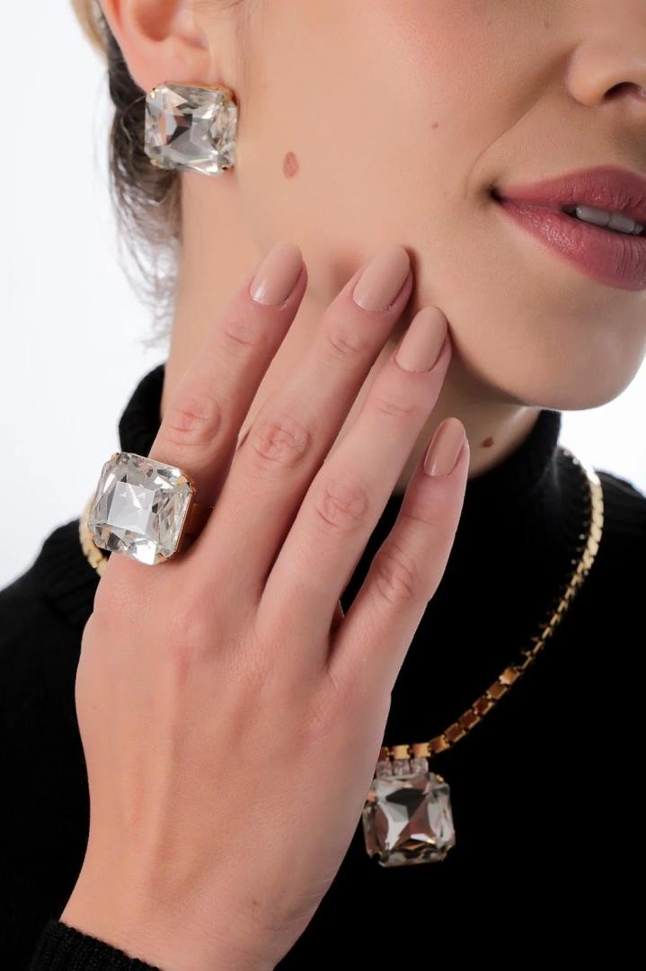 Anel com Pedra de Vidro Quadrado