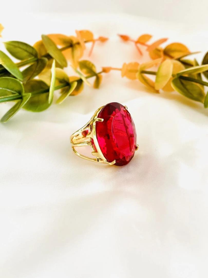 Anel com Pedra Oval cor Vermelha