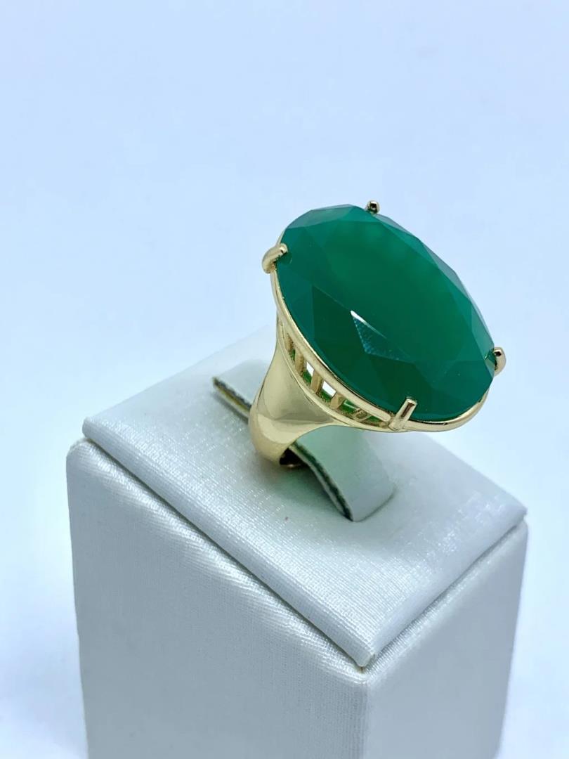 Anel Com Pedra Oval Verde Esmeralda