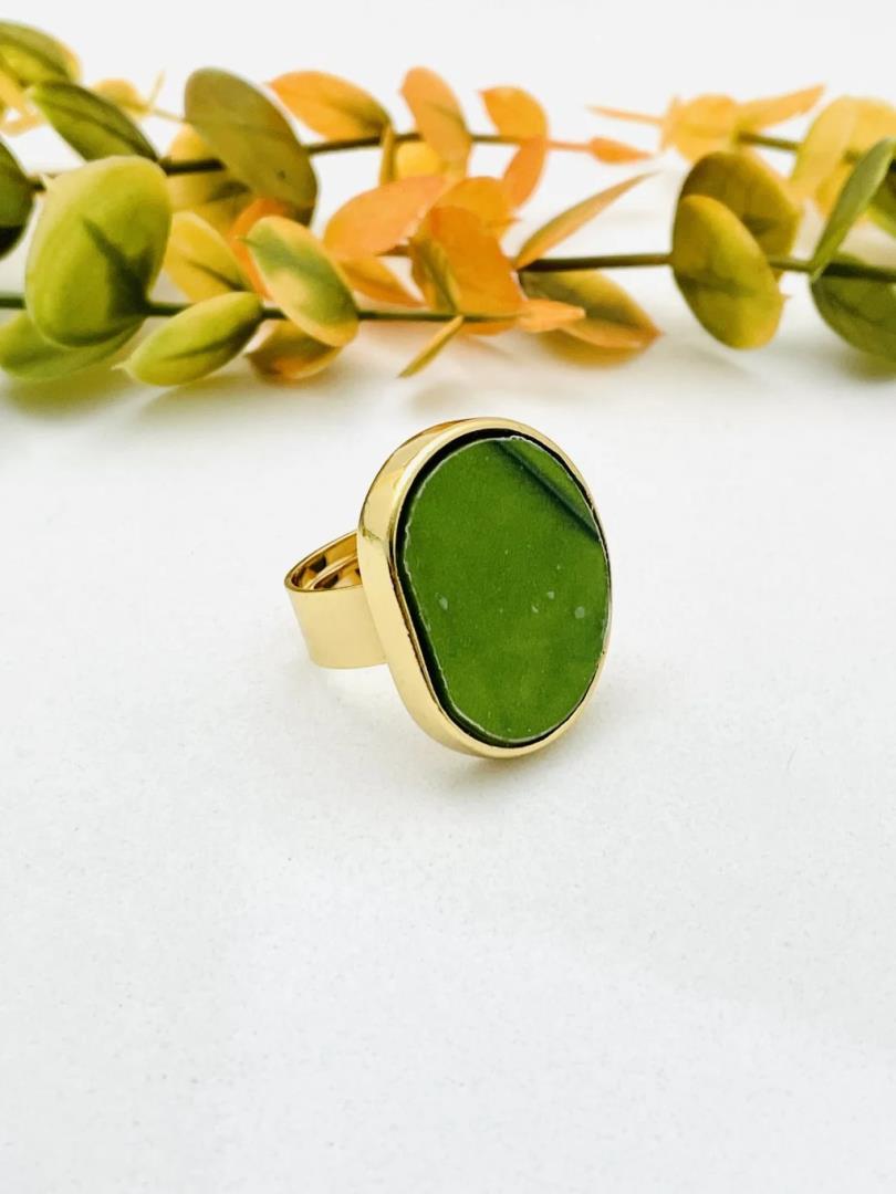 Anel com Pedra Verde Resina