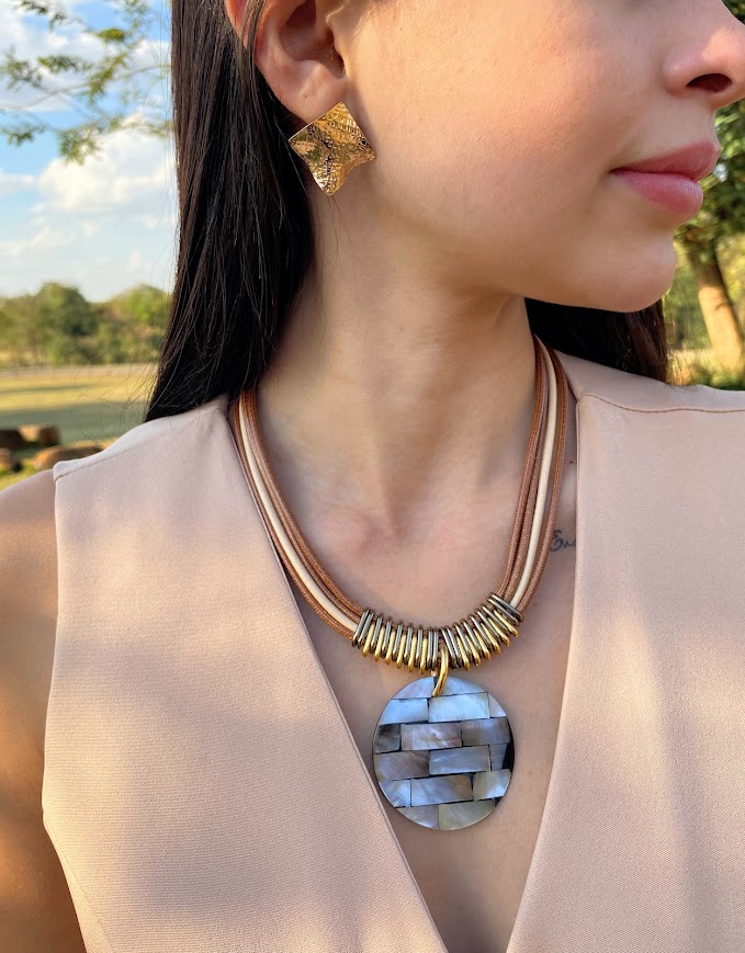 Colar Fio Encerado Pingente Abalone e Metal Banhado - Imagem 2