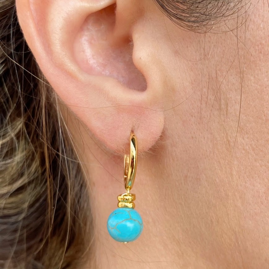 Brinco Fashion Gancho Cravejado com Pedra Azul Turquesa