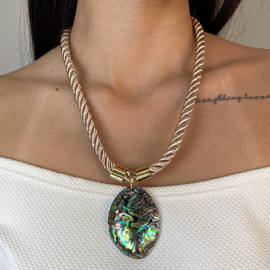 Colar Fio de São Francisco com Pingente em Concha de Abalone - Imagem 2