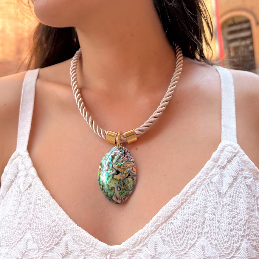 Colar Fio de São Francisco com Pingente em Concha de Abalone