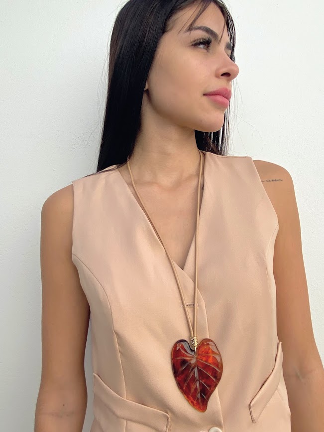 Colar Longo Fio Encerado e Pingente em Resina - Imagem 2