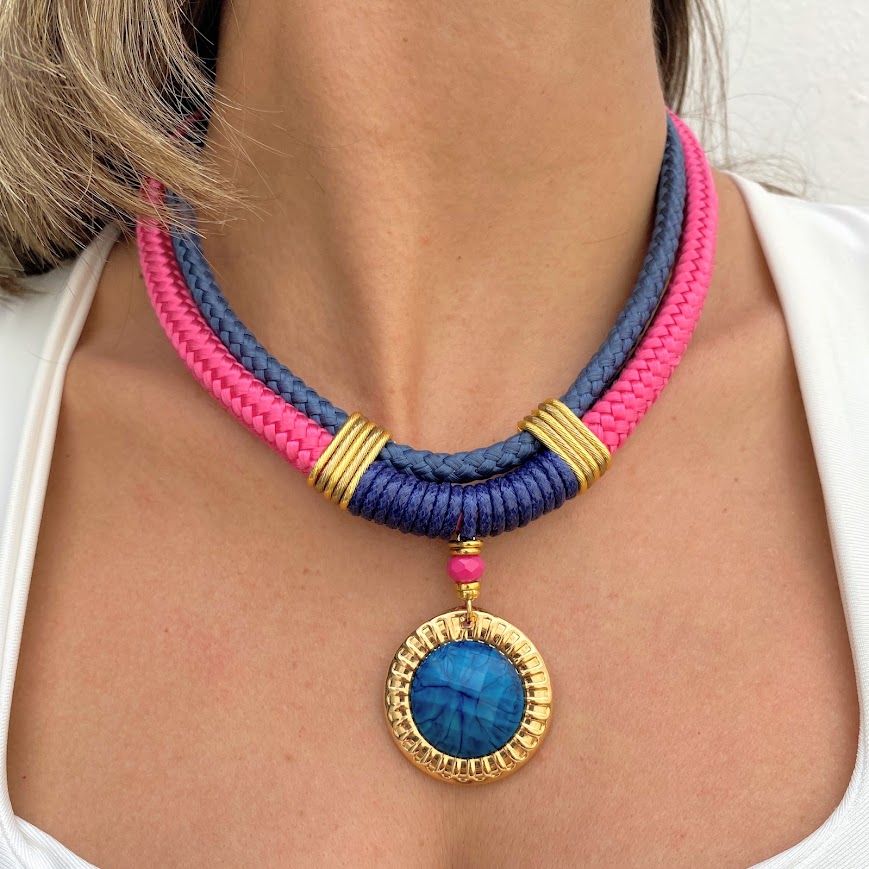 Gargantilha Cordão Corda Náutica com Pingente de Metal Banhado