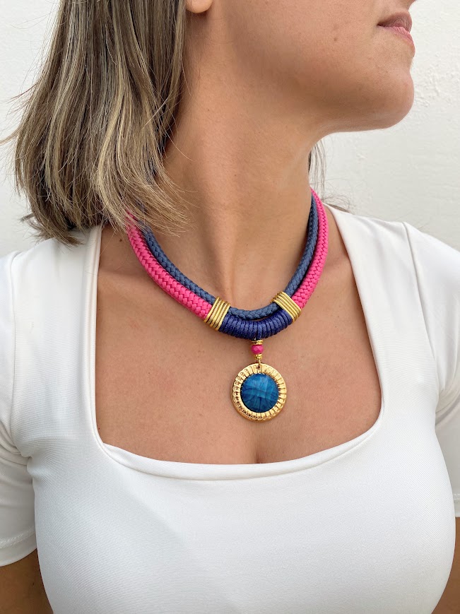 Gargantilha Cordão Corda Náutica com Pingente de Metal Banhado - Imagem 2