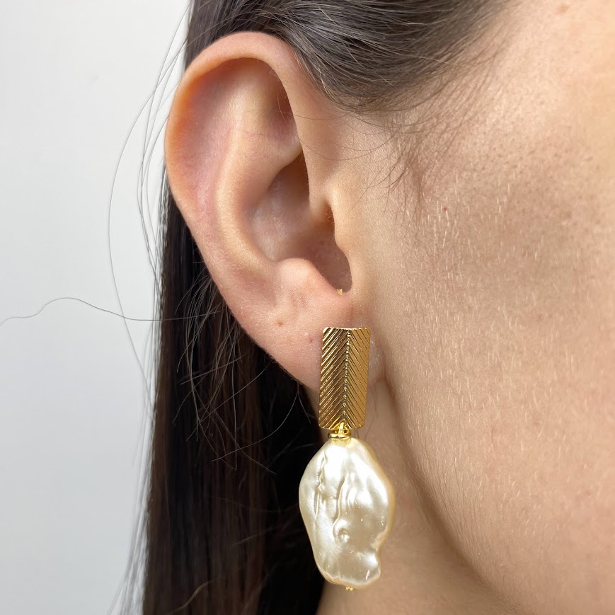 Brinco com Base Banhada a Ouro 18k