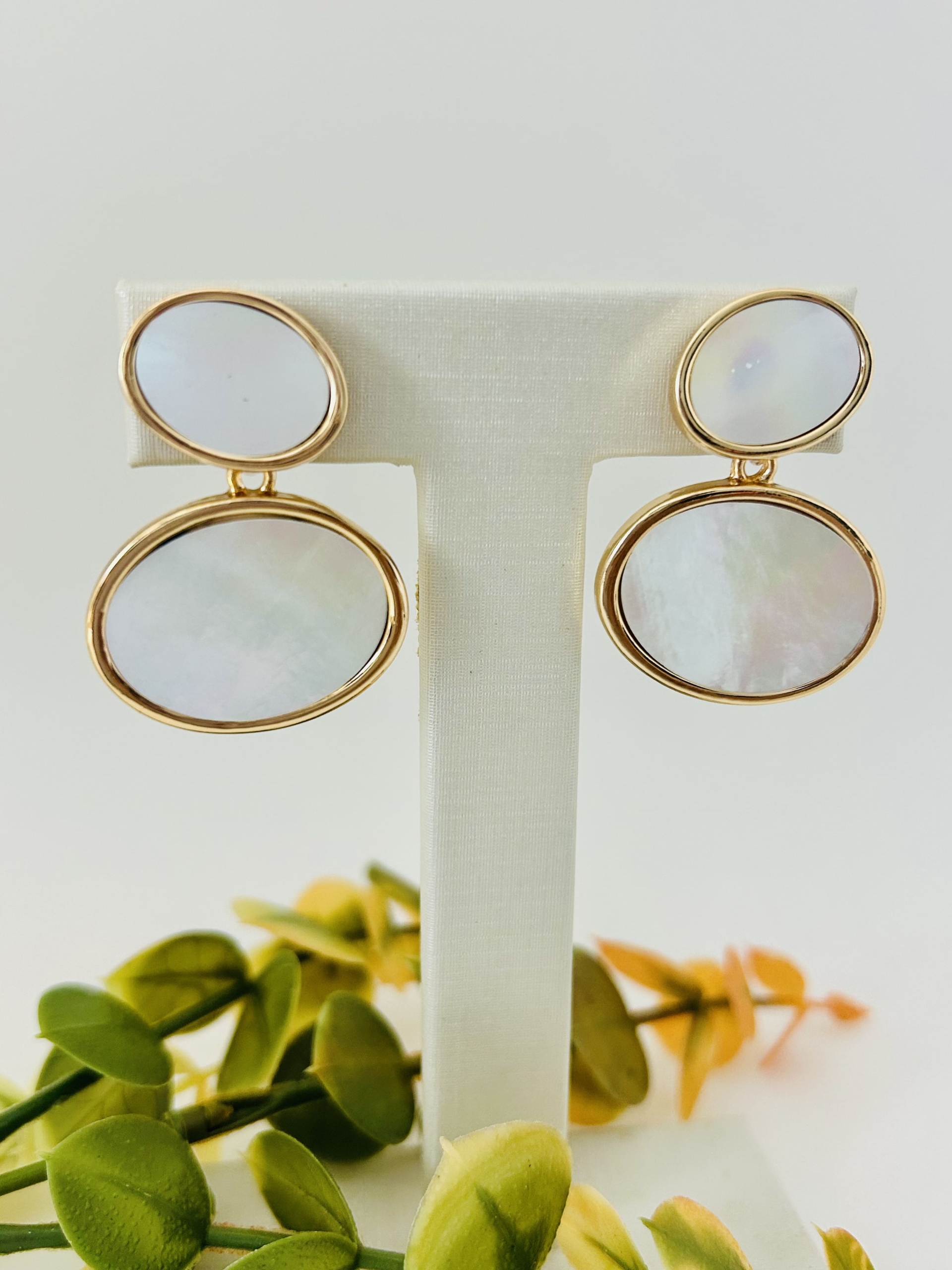 Brinco de Madrepérola Formato Oval