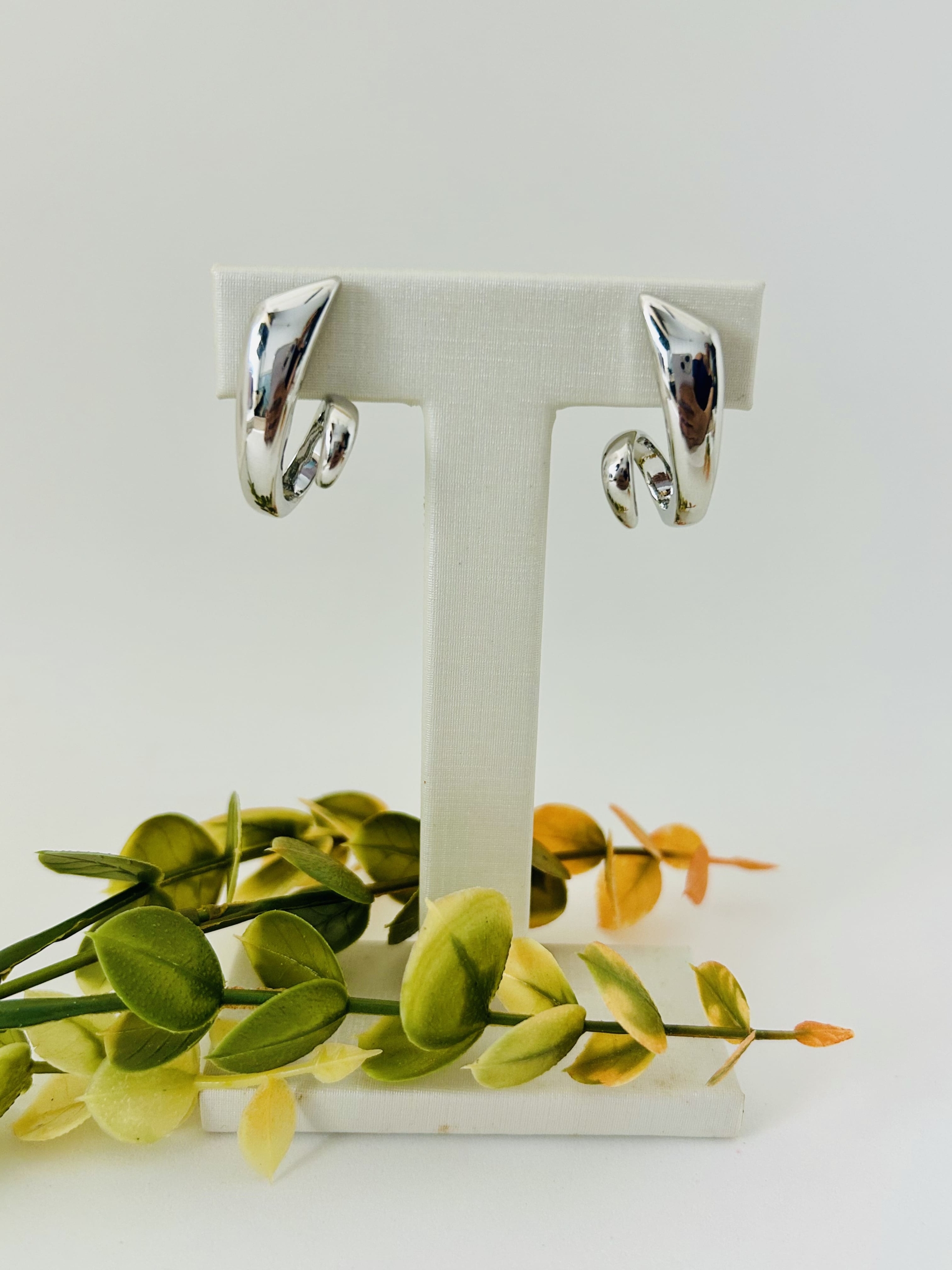 Brinco Formato Geométrico com Banho de Ródio